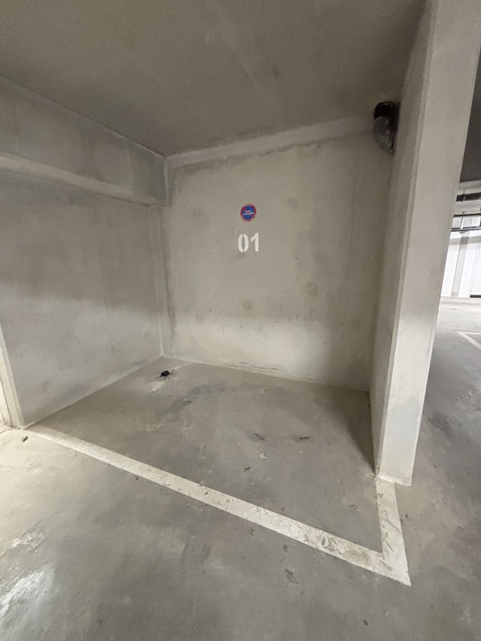 Place de parking moto sécurisée en sous-sol à Marseille